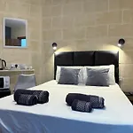 Mini In Apartment *