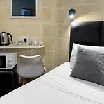 Mini In Apartment Victoria