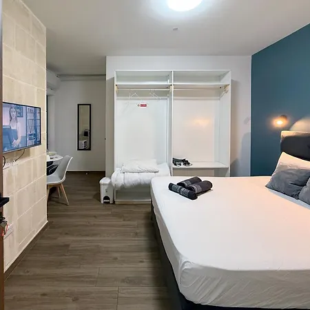 Apartment Mini In Victoria